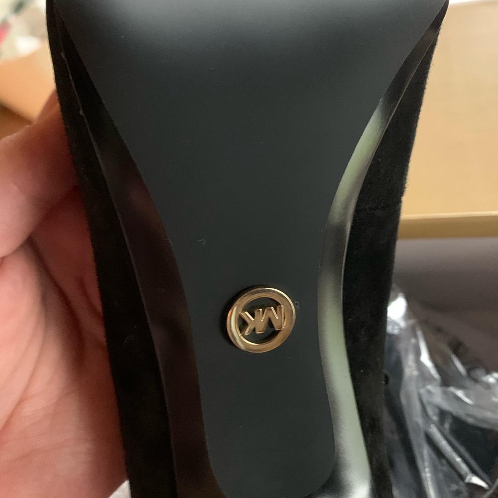 MK Black Pumps - Picture 4 of 6